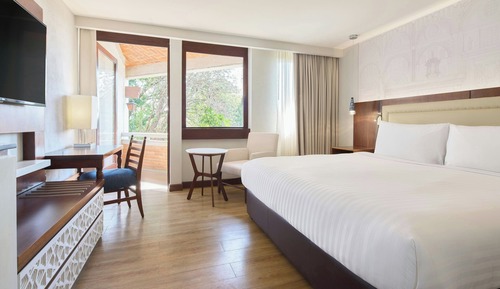 Deluxe Room, 1 King Bed