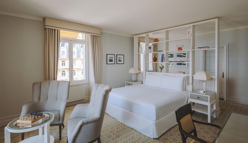 Superior Room, 1 King Bed, Lake View