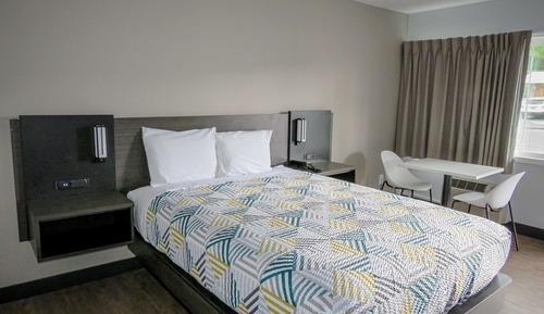 Standard Room, 1 Queen Bed, Non Smoking