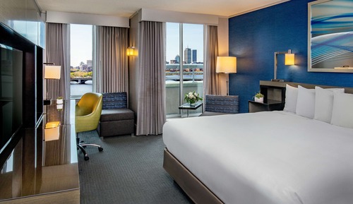 Room, 1 King Bed, Balcony, River View