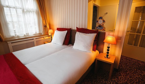 Suite, 2 Twin Beds (Living Room)