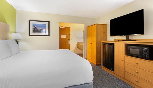 Suite, 1 King Bed with Sofa bed, Non Smoking, Refrigerator & Microwave (with Sofabed)