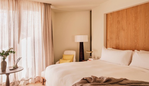 Deluxe Room, Connecting Rooms