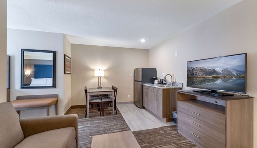 Suite, 1 King Bed, Non Smoking, Kitchenette (with Sofabed)
