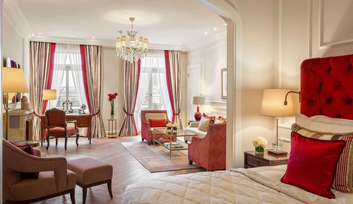 Suite, 1 King Bed with Sofa bed, Lake View (Butler Service)