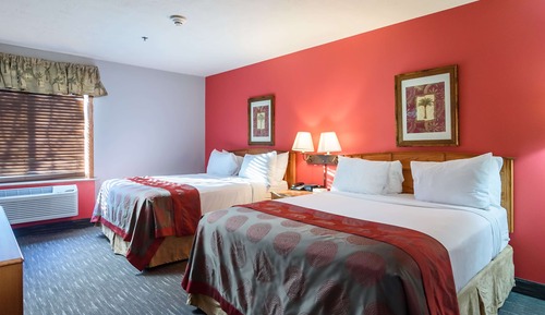 Suite, 2 Bedrooms, Non Smoking (1 King Bed and 2 Queen Beds)