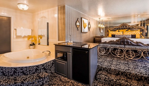 Suite, 1 King Bed, Non Smoking, Refrigerator & Microwave (Walk-in Shower)