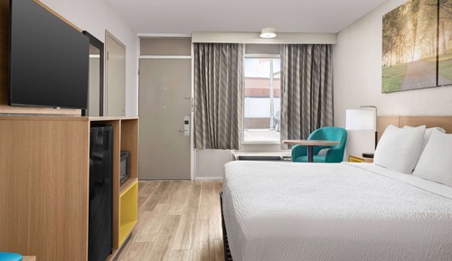Room, 1 King Bed, Non Smoking (Ground Floor)