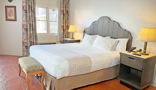 Standard Room, 1 King Bed