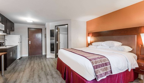 Suite, 1 King Bed, Non Smoking (Two-room)