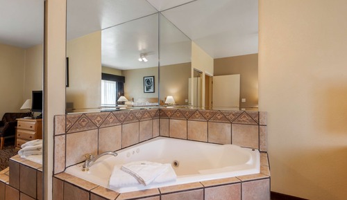 Suite, 1 King Bed, Non Smoking, Jetted Tub