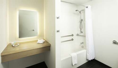 Premium Room, 2 California King Beds, Accessible