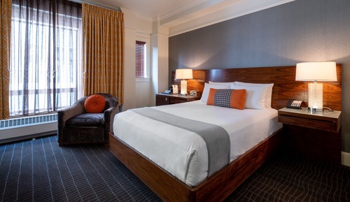 Deluxe Room, 1 Queen Bed, Roll-in Shower (Mobility Accessible)