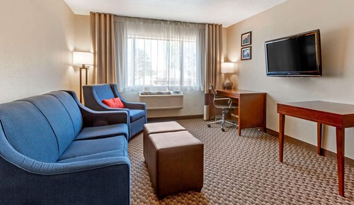 Suite, 2 Queen Beds, Non Smoking, Jetted Tub (Larger)