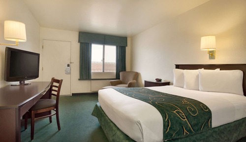 Room, 1 Queen Bed, Non Smoking (Second Floor)