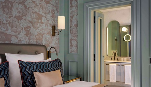 Room (Palais View)