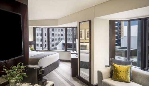Junior Suite, 1 King Bed, Club Lounge Access, Harbor View