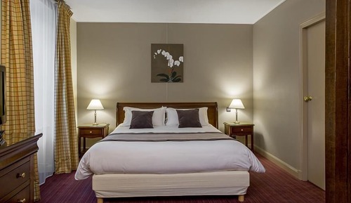 Junior Suite, 1 Queen Bed, Non Smoking, Bathtub (Larger Room;Twin bed on request)