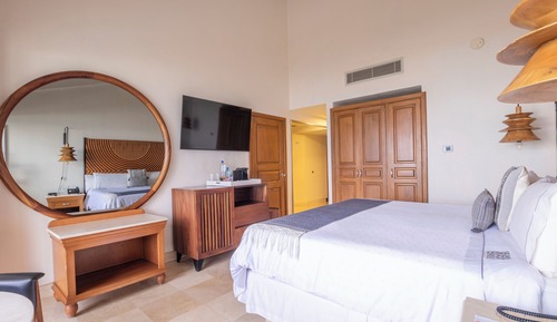 Club Room, 1 King Bed, Non Smoking