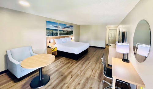 Standard Room, 1 King Bed