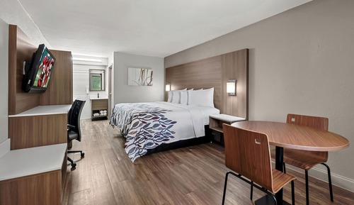 Deluxe Room, 1 King Bed, Non Smoking, Kitchenette
