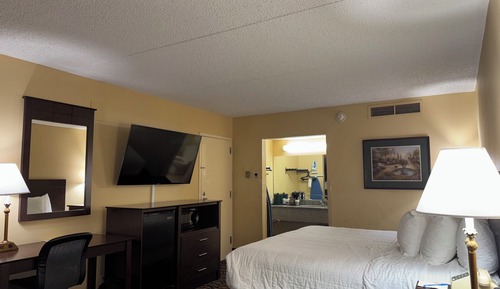 King Exterior Room