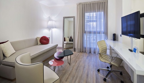 Junior Suite (Extra Bed 2 adults + 2 children)