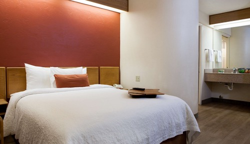 One Queen Bed, Non-Smoking