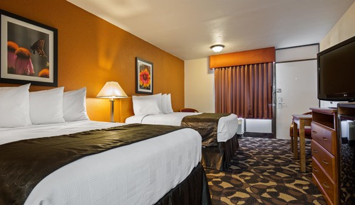 Standard Room, 2 Double Beds, Accessible, Bathtub