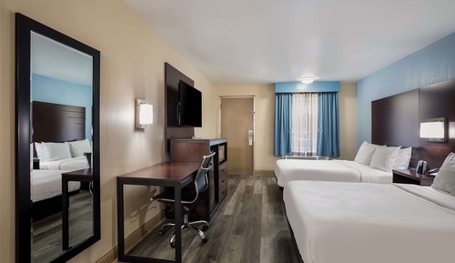 Standard Room, 2 Queen Beds, Accessible, Bathtub