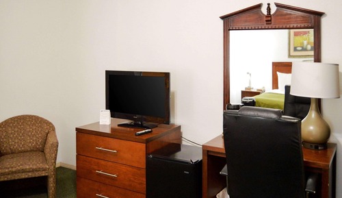 Room, 1 Queen Bed, Accessible, Non Smoking (Roll-In Shower)