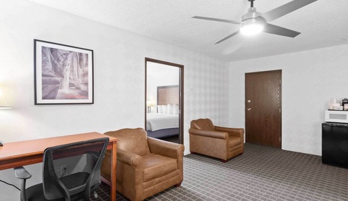 Suite, 1 King Bed, Non Smoking