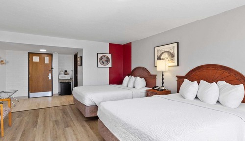Room, 2 Queen Beds, Non Smoking