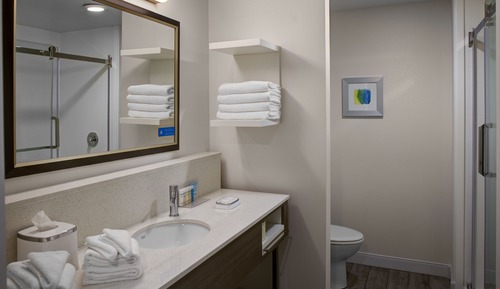 Studio, 1 King Bed, Non Smoking, Refrigerator & Microwave (Wet Bar)