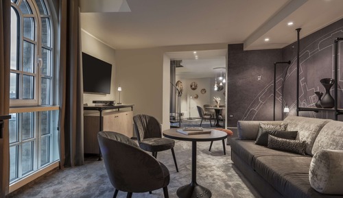 Suite, 1 King Bed (Culture Duplex)