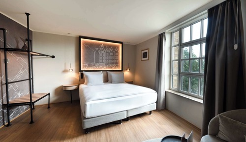 Deluxe Room, 1 King Bed (Aqua)