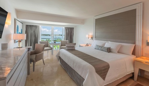 Royale Deluxe Lagoon View
