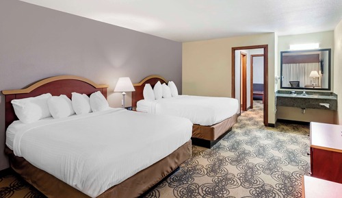 Suite, 2 Queen Beds, Non Smoking, Kitchen (with Sofabed)