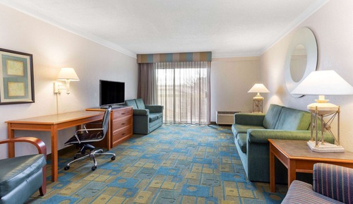 Suite, 1 King Bed, Non Smoking, View (Courtyard/Pool View)