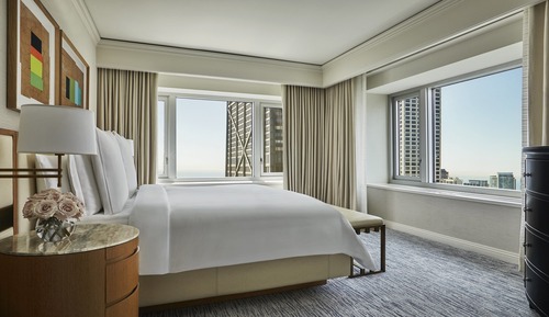 Premier Suite, 1 King Bed, Mobility Accessible