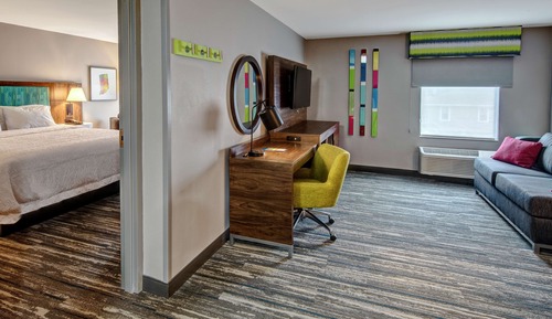 Suite, 1 King Bed, Accessible, Bathtub