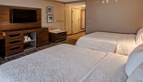 Room, 2 Queen Beds, Accessible, Bathtub