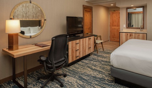 Room, 1 King Bed, River View