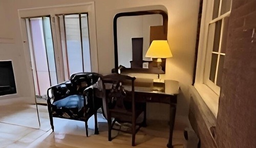 Standard Room, ONE QUEEN BED with Inside Patio