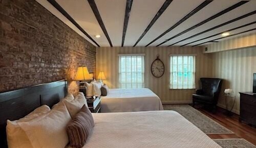 Double Room, Queen BED JACUZZI with the Riverview