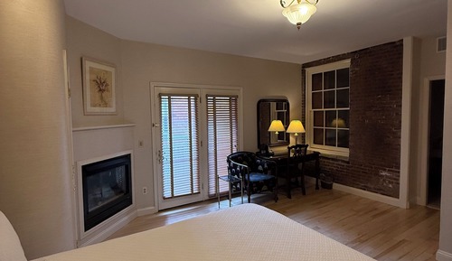 Premium Room, ONE QUEEN BED, JACUZZI with Juliet Balcony - Church Street View