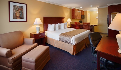 Suite, 1 Queen Bed, Non Smoking, Kitchenette