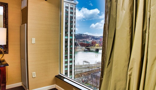 Room, 1 King Bed, River View