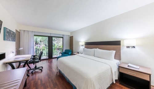 Standard Room, 1 King Bed, Balcony, Pool View
