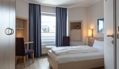 Business Room, City View
